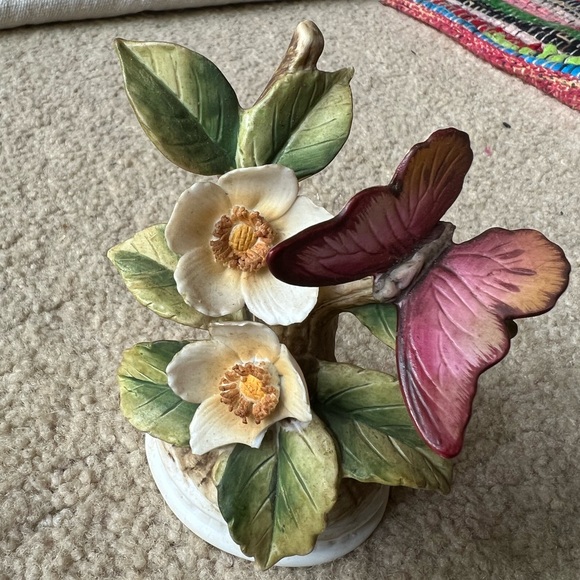 LEFTON - 2 BUTTERFLY FIGURINES (x2).  VINTAGE HAND-PAINTED CHINA - Picture 3 of 8